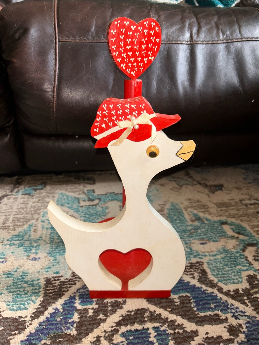 Vintage unique wear red and white heart duck paper towel holder